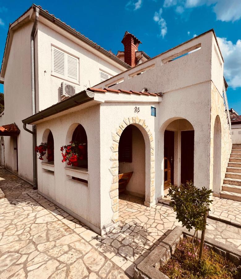 Villa Jela - With Pool Njivice Esterno foto